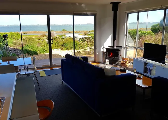 Coorong Waterfront Retreat