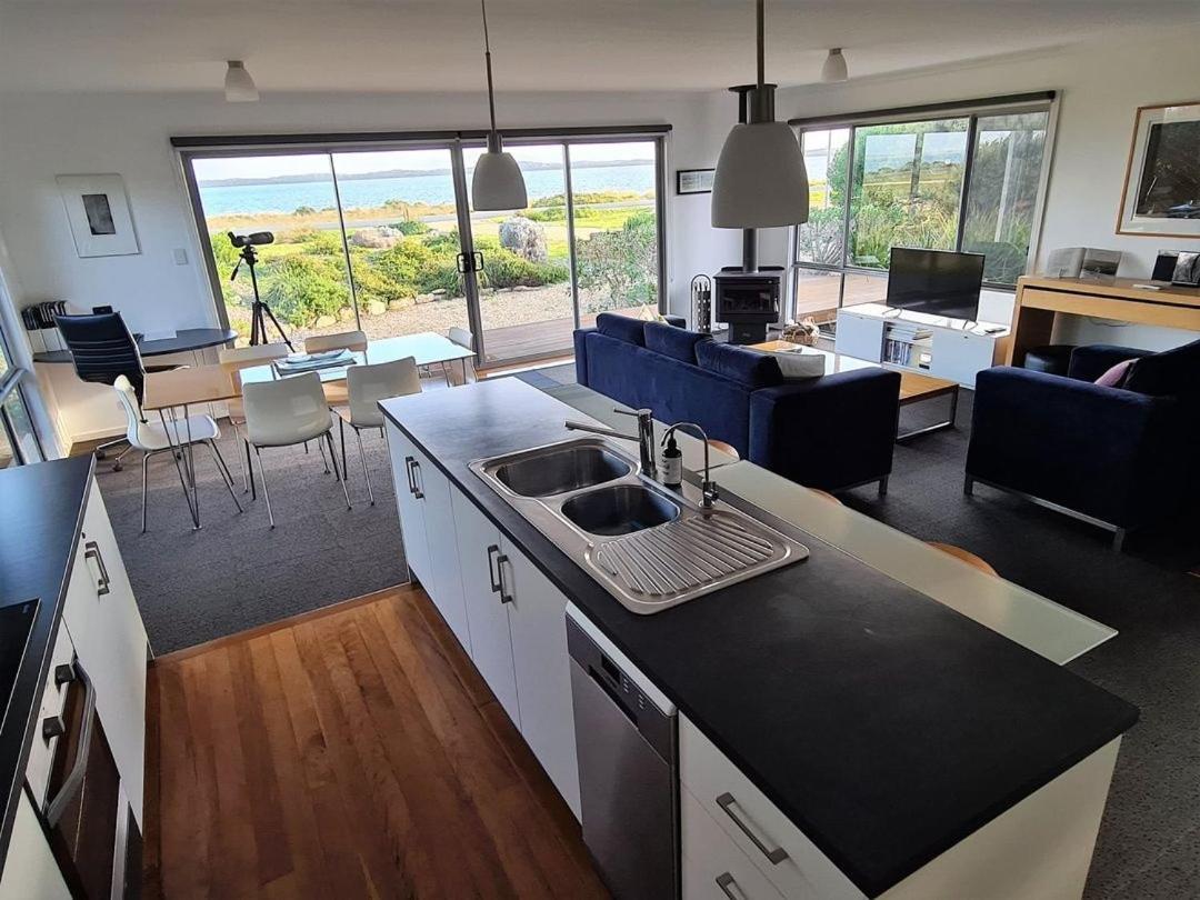 Coorong Waterfront Retreat