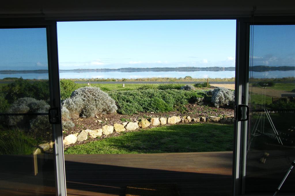 Coorong Waterfront Retreat