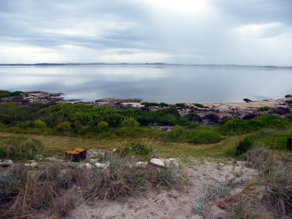 Coorong Waterfront Retreat *
