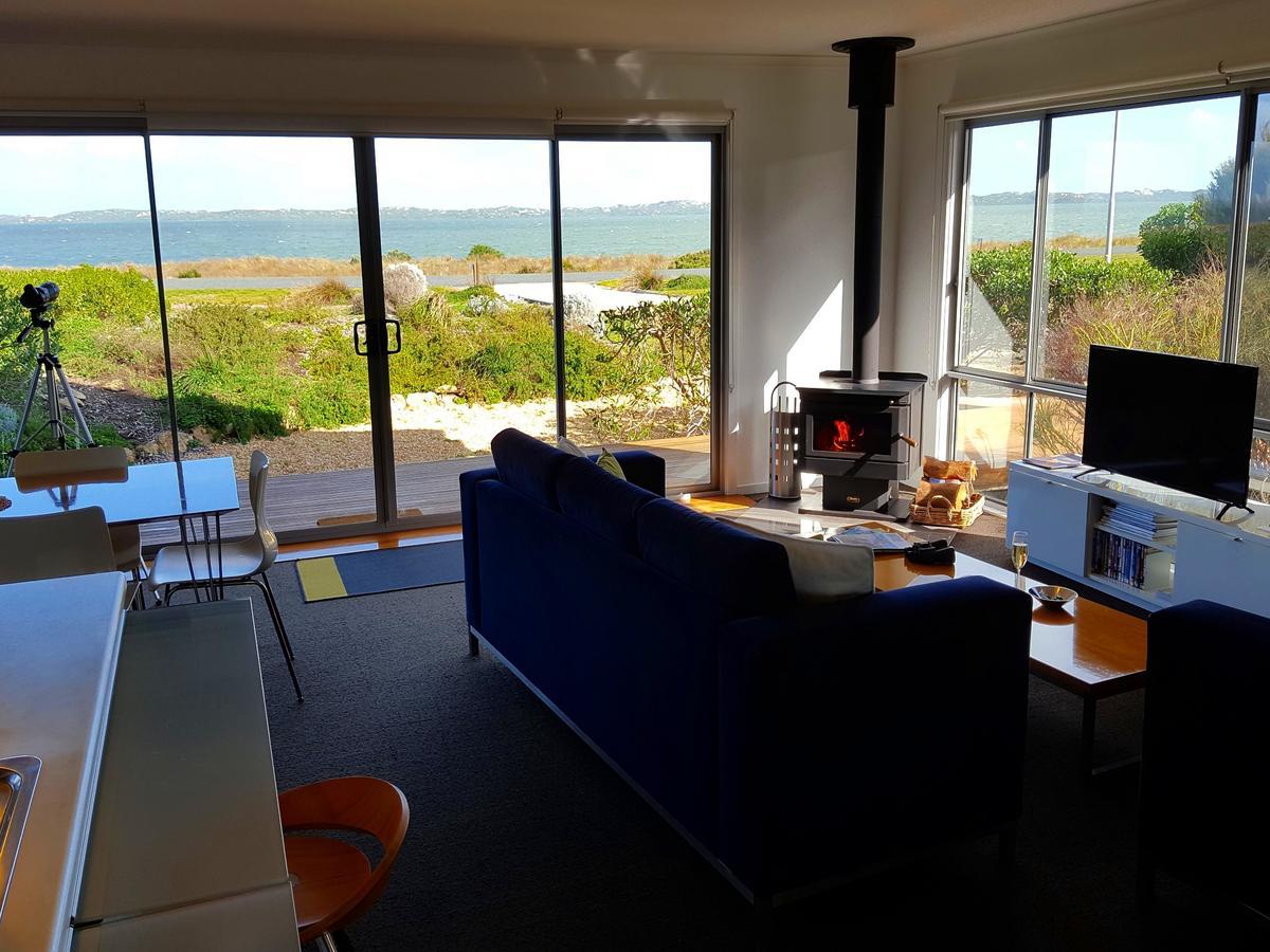 Coorong Waterfront Retreat *