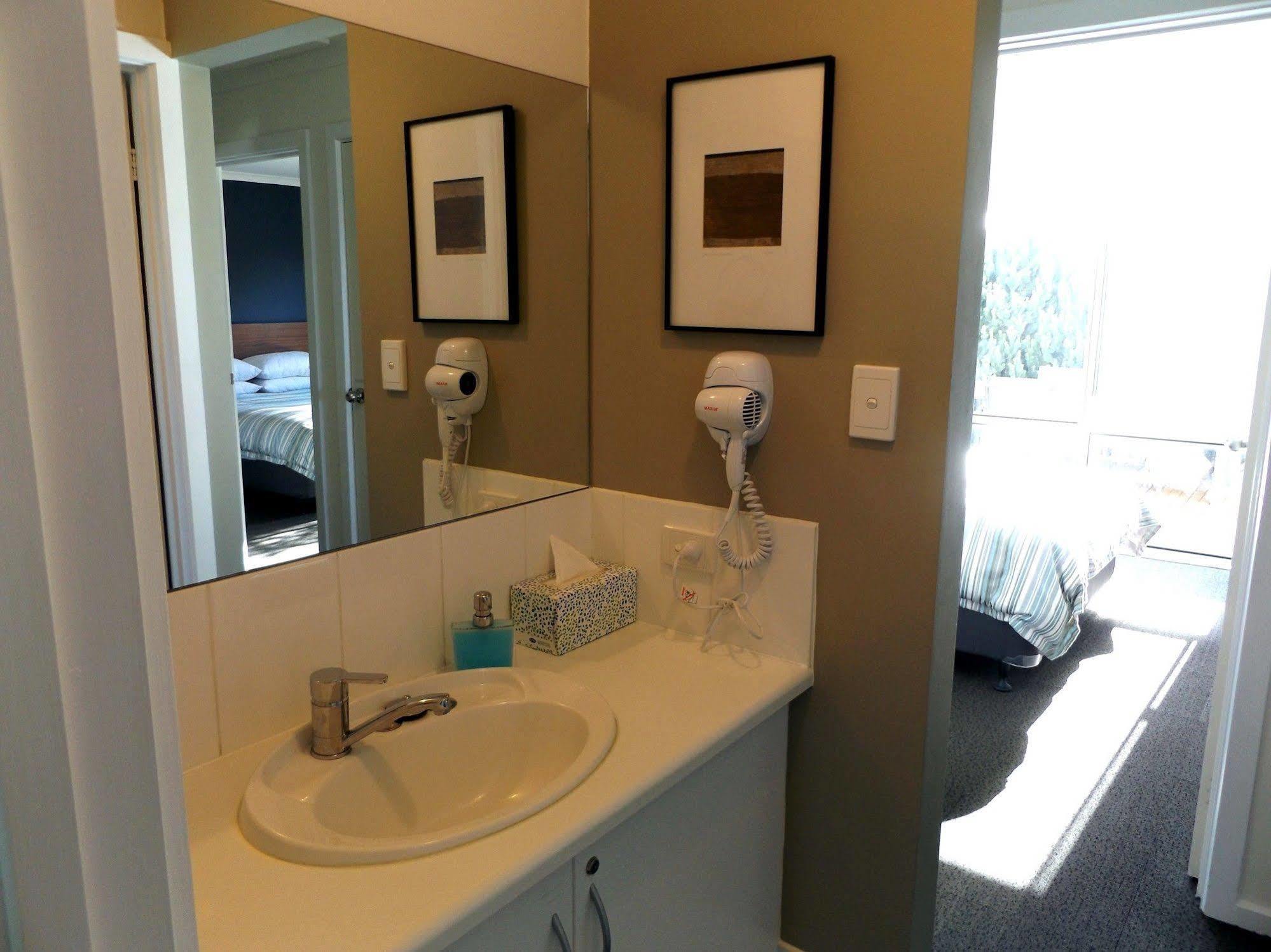 Coorong Waterfront Retreat Holiday home *